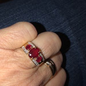 10kt yellow gold ring sizable 5